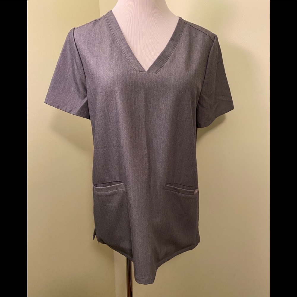 Figs Casma Three Pocket Scrub Top in Graphite